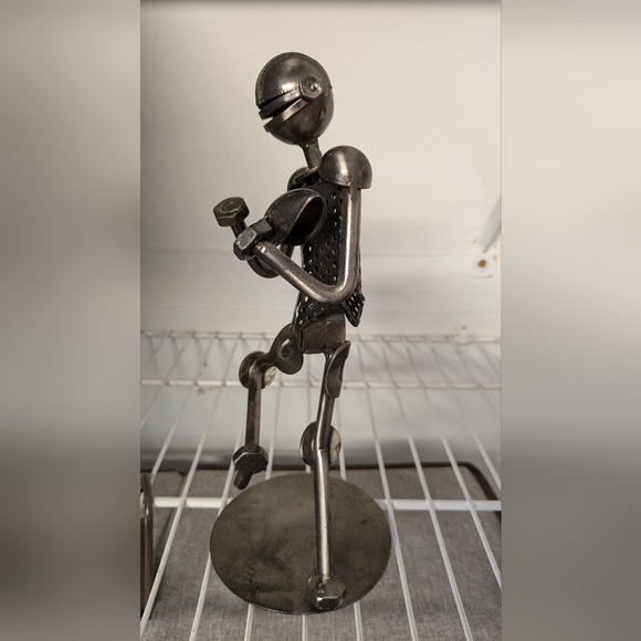 Nuts & Bolts Metal Football Player Figurine BNWT - Picture 5 of 6